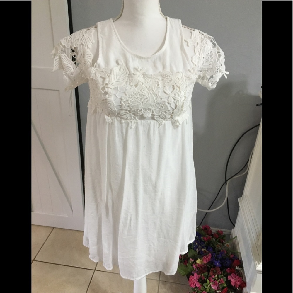 Speechless Cold-Shoulder, lace trim, dress. Size Medium